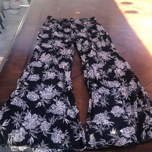 Flowy pants with bell bottoms